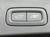 【パワーバックドア】スマートキーや運転席のボタンを押すだけでリアゲートが自動で開閉します!荷物を持っている時や、高い位置にあるバックドアを閉める際に便利な機能です。