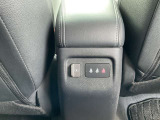 センターアームレスト後ろ側にはUSB,,Aが装備されてます。
