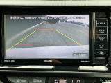 ガイド付きバックカメラです。商業施設や立体駐車場、夜間の後方確認に役立ちます。