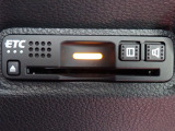 ■【ETC車載器】が装備されています。セットアップをしてお渡しとなり、ETCカードを差し込むだけで高速道路の利用が可能です。