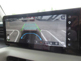 3Dビュー♪人やクルマがどこから現れるか不安!そんな混雑する駐車場などで、周辺の状況が直感的にわかる立体的映像を表示。クルマの周囲がぐるっと見えるので、安心して発進できます。