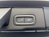 【パワーバックドア】スマートキーや運転席のボタンを押すだけでリアゲートが自動で開閉します!荷物を持っている時や、高い位置にあるバックドアを閉める際に便利な機能です。