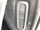 【電子制御リア・エアサスペンション】ボタンを押してドライブモードを選択すれば、電子制御ショックアブソーバーが望み通りのドライビング特性を実現します。
