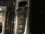 シフトレバー操作部。シフト連動パーキングブレーキ&オートブレーキホールド機能付きで運転が快適に&hellip;♪