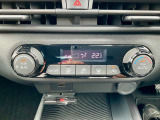 使いやすいボタンレイアウトの快適に過ごせるオートエアコンになります。