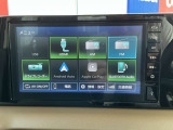 Apple CarPlay/Android Auto対応。スマートフォンと連携し、普段使っているアプリを大画面で操作できます。