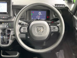 インテリアに合わせたデザインのステアリングは、運転される方のことも考え、運転しやすい形状、大きさです。是非一度、実際に触ってお確かめください。
