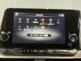 日産純正メモリーナビゲーションです♪目的地まで案内するナビゲーション機能の他にフルセグ画質で楽しめるTVやBluetooth Audioなど多彩な機能が満載で運転を快適にサポートしてくれます☆