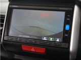 ◆バックカメラ◆リバースにするだけで映ります、後方の安全確認や、狭い駐車場での車庫入れ、雨の日や夜間など視界の悪い時に便利です!安全にバックする為には欠かせない装備です。