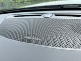 【harman kardon】ハーマンカードンのHi-Fiスペシャリストと共に、モデル別に開発・設計された専用チューニングが臨場感溢れる音響空間を実現しています。