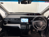 見通しの良い運転席回りとなっておりますので安心して運転をして頂けます!窓が大きいので明るく開放的な室内です
