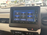 カーナビ付きです。カーナビの機能や保証につきましては、担当スタッフまでお尋ねください。