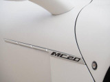 ドアには「MC20」のロゴ入り。