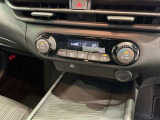 オートエアコン付きなので、温度を設定するだけで車内を快適にしてくれます!