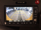 【バックカメラ】運転が苦手な方も車庫入れラクラクです!ギアをリバースに入れれば自動的に切り換わりますので、面倒な操作は不要です♪狭い駐車場もお車を傷つけず安心ですね!