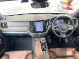 XC60アルティメットB5が入庫しました!開放的なサンルーフや高音質サウンドなど贅沢装備が満載です♪快適なドライブとなることでしょう。是非ご覧にお越しくださいませ。