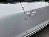 ドアエッジモールで隣の車や壁などにドアをぶつけてしまっても被害を抑えるここができます。