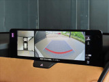360度モニター搭載車ですので、低速時での不安を解消してくれます。この写真は右側はバックカメラですが、前進時にはフロントカメラにもなりますので歩行者や縁石なども確認することが可能です。