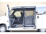 助手席シートも格納することができ、格納すると更に大きな荷物や長い荷物を収納することができます!