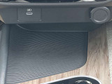 スマホの充電用にUSB端子を備えております。