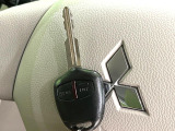 【キーレス】少し離れた場所からでもボタン一つでドアの開錠・施錠ができるのでとっても便利!ドアの鍵穴周りに傷をつけることもありません♪