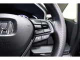 Hondaセンシングの機能のひとつ、アダプティブクルーズコントロール付!アクセルから足を離しても設定したスピードと前車との車間を保ち走行してくれます!車線維持もアシスト☆高速道路で疲労軽減ですね☆