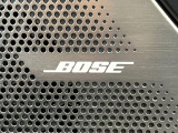 【BOSEサウンドシステム】メーカーオプションの高品位サウンドシステムを搭載。専用のチューニングが施された大小様々なスピーカーから良質なサウンドが奏でられ、臨場感あふれる音響空間を演出します。