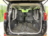 後席を格納すると、これだけの広さが!シーンに合わせたシートアレンジで、大きな荷物も積むことが出来ます♪