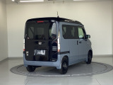 バックカメラが付いているのでバックでの車庫入れも安心です。