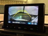 リバースギアに入れるだけで後方の表示へ切り替わります。夜間や雨の日の駐車も楽になりますよ。