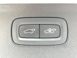 【パワーバックドア】スマートキーや運転席のボタンを押すだけでリアゲートが自動で開閉します!荷物を持っている時や、高い位置にあるバックドアを閉める際に便利な機能です。