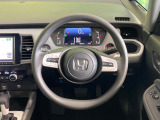インテリアに合わせたデザインのステアリングは、運転される方のことも考え、運転しやすい形状、大きさです。是非一度、実際に触ってお確かめください。