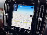 【9インチタッチスクリーン純正HDDナビ】「Apple Car Play」「Android Auto」対応のボルボ先進ナビゲーション「SENSUS」。最新地図データへ無料更新してお渡しします。