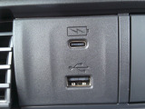 便利な充電用USBジャックも付いています。