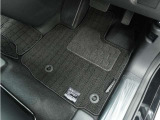 Honda認定中古車に新品の純正フロアマットを装着しました。気分よくドライブをお楽しみいただけます♪