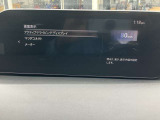 ヘッドアップディスプレイを装備しています。ドライバーの視線の先にスピードが表示されるので、視線の異動が少なく、安全に運転出来ます。