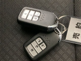 家族やパートナーと個別に持てるため、貸し借りの手間がなくスムーズに乗車できます。また、メインキーを自宅に置いたまま、もう一方をサブとして常に鞄に入れておけるため、持ち出し忘れを防げる点も便利です。