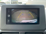 バックビューモニター搭載。液晶に映るのでスムーズな駐車をサポートします。