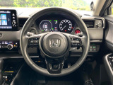 インテリアに合わせたデザインのステアリングは、運転される方のことも考え、運転しやすい形状、大きさです。是非一度、実際に触ってお確かめください。