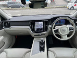 大人気ステーションワゴンのV60マイルドハイブリッドのこのお車は走行距離も少なくきれいな状態を保っているお車です!もちろん人気の便利装備も充実しております!スタッフおススメの一台となっております!!!