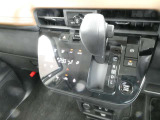 キビキビとした走りと優れた燃費を両立した、日産自慢のCVTは操作のし易いインパネシフトを採用しております♪