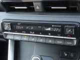 デュアルオートエアコン搭載☆運転席と助手席でエアコンが独立しているのでドライバーも同乗者もより快適にドライブができます♪