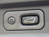 【パワーバックドア】スマートキーや運転席のボタンを押すだけでリアゲートが自動で開閉します!荷物を持っている時や、高い位置にあるバックドアを閉める際に便利な機能です♪