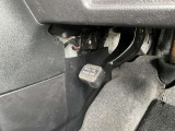 パーキングブレーキは、足踏み式です。