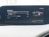 こちらのお車には先進安全装備が多数搭載されています。衝突被害を回避あるいは軽減するためのブレーキや、後方死角からの接近警報、車線逸脱を防止する警報装置など、詳しくはスタッフまでお尋ねください。