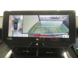 パノラミックビューモニター搭載。カメラで車両周囲の状況を映し出すため、狭い場所での駐車などに役立ちます。