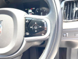 【ステアリングスイッチ】運転中、前方から目線をそらさずにオーディオ等の操作ができるよう、適切に配置されたスイッチ類。安心&快適なドライブを演出してくれる便利な機能です。