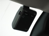 ◆ドライブレコーダー◆映像・音声などを記録する自動車用の装置です。 もしもの事故の際の記録はもちろん、旅行の際の思い出としてドライブの映像を楽しむことができます。