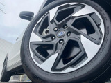 【純正18インチアルミホイール】外観にマッチした純正アルミホイールを装着しております。各種社外アルミホイールや、スタッドレスタイヤも取扱いしております。是非ご相談ください♪