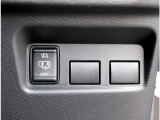ハンズフリーオートスライドドア!荷物などで両手がふさがっていても、片足を振り入れるだけでスライドドアが開閉できます!
